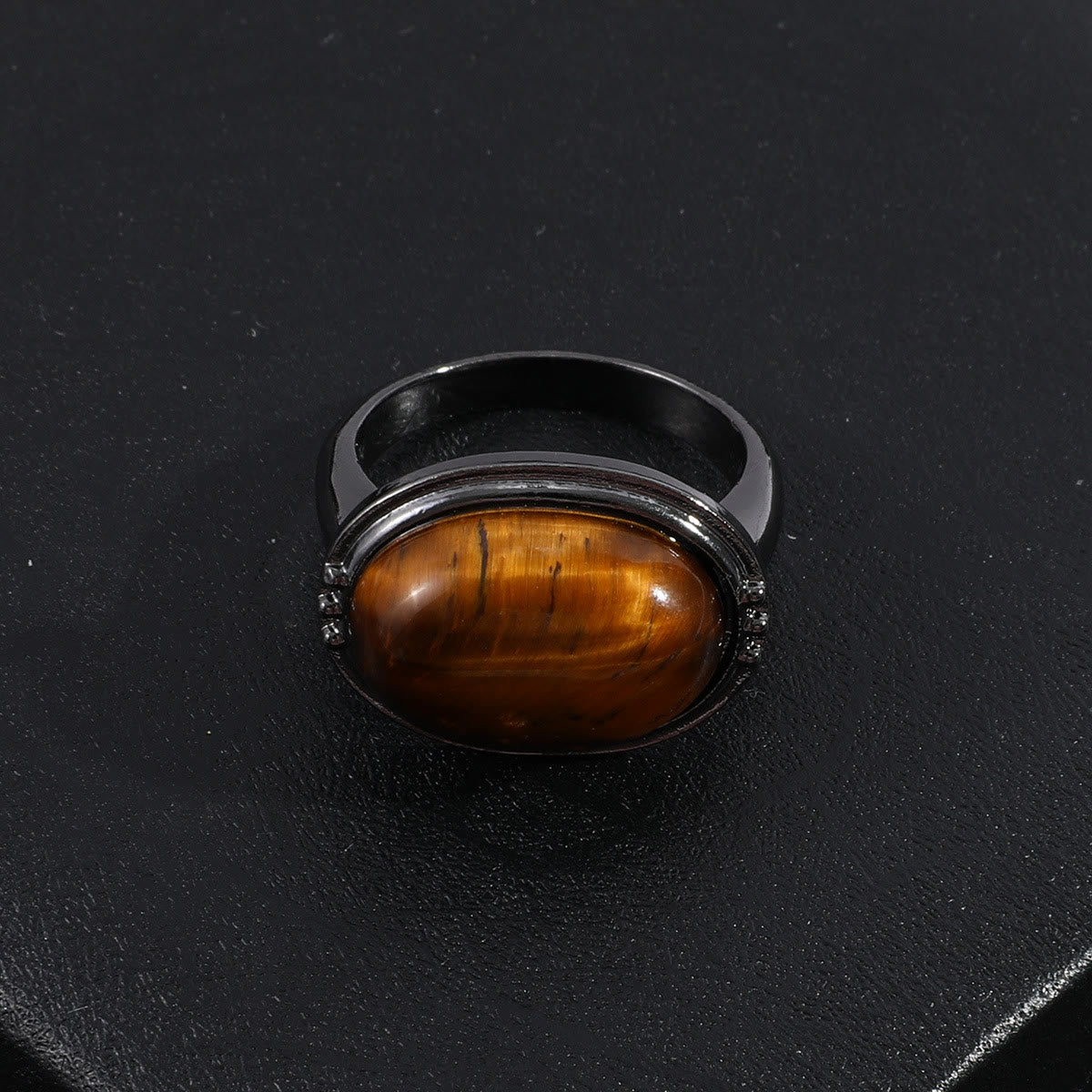 Olivenorma Oval verstellbarer schwarzer Ring mit Tigerauge