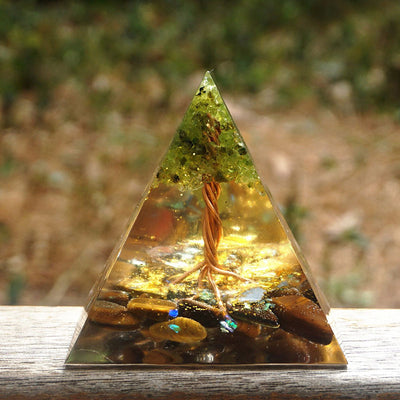 Olivenorma Lebensbaum Peridot mit Tigerauge Orgon-Pyramide 