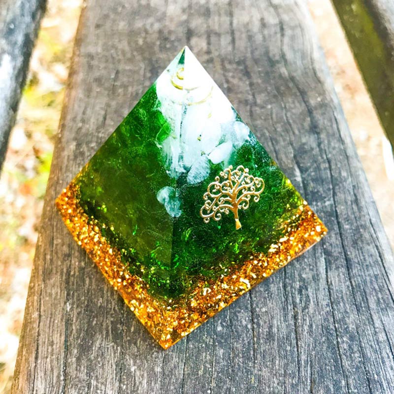 Olivenorma Grüne Jade &amp; Klare Kristall Orgon Pyramide 