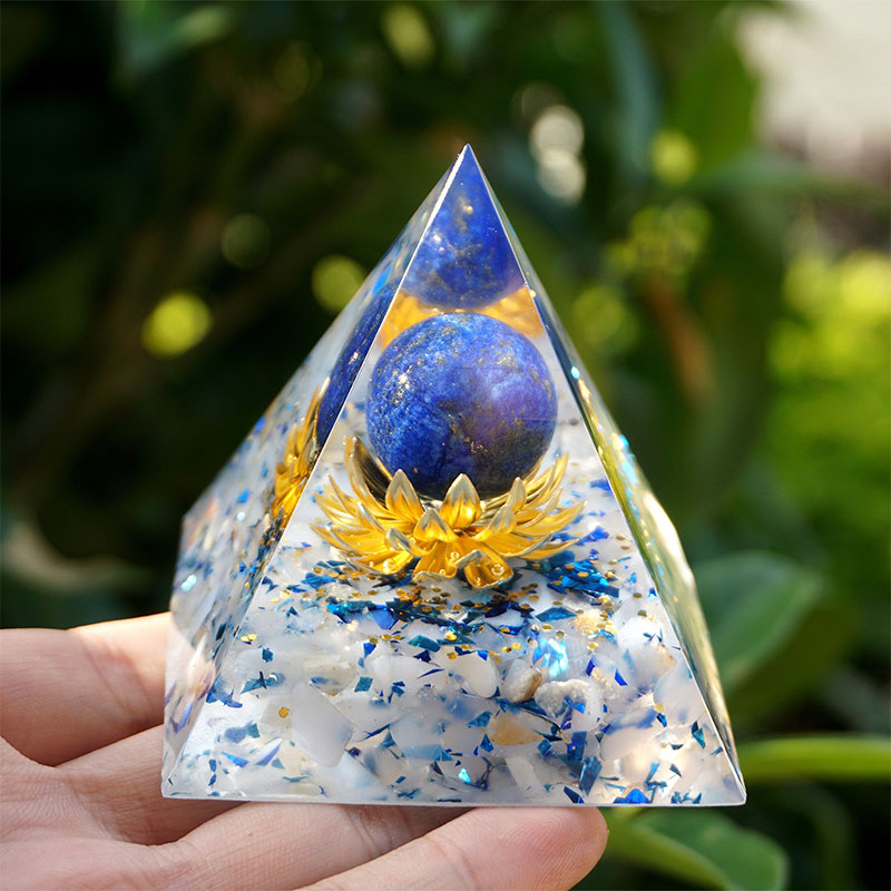 Olivenorma Die ruhige Kraft Lapislazuli & Blauer Chalcedon Orgone Pyramide