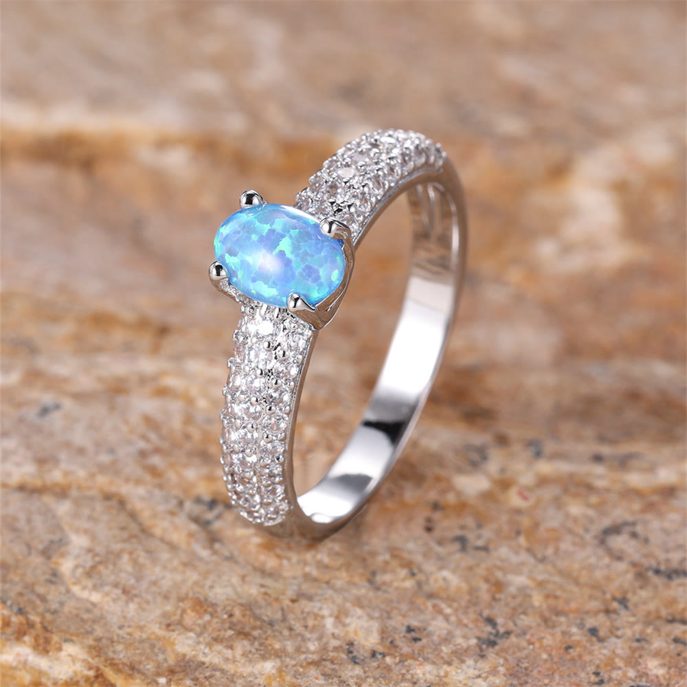 Olivenorma "Glänzende Eleganz" Runder Opal Zirkon Rand Ring