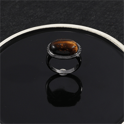 Olivenorma Oval verstellbarer schwarzer Ring mit Tigerauge