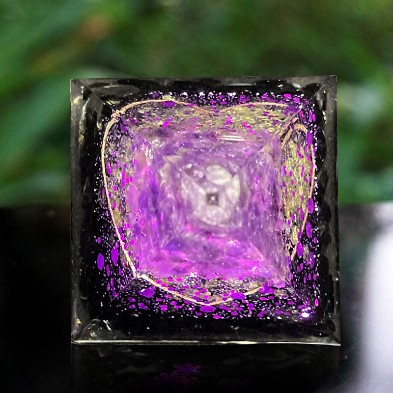 Olivenorma Amethyst-Sphäre mit Obsidian-Orgonpyramide