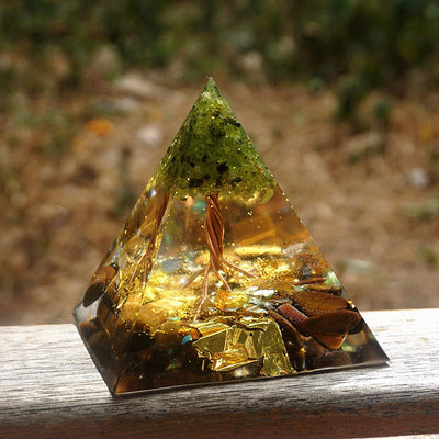 Olivenorma Lebensbaum Peridot mit Tigerauge Orgon-Pyramide 