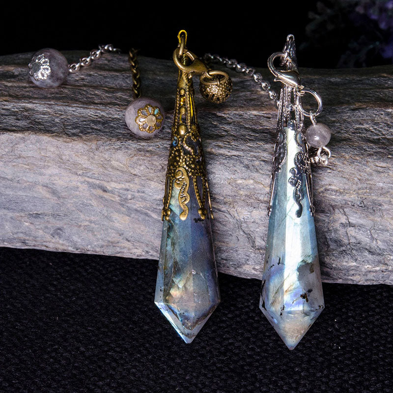 Grauer Labradorit Schutzpendel - image 0