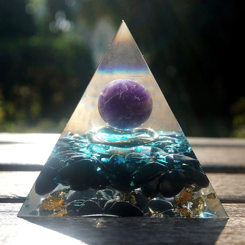 Olivenorma Amethyst-Kristallkugel mit Obsidian-Orgon-Pyramide