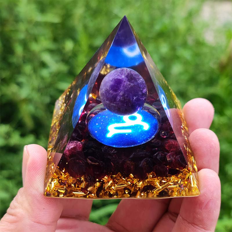 Olivenorma Amethyst mit Granat Steinbock Tierkreis Orgon Pyramide 