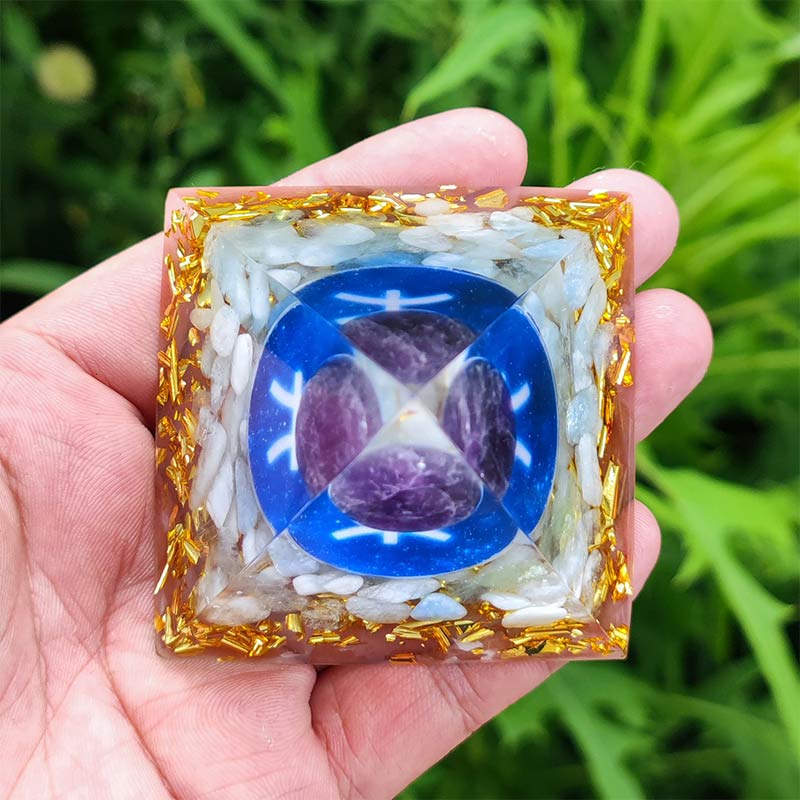 Olivenorma Amethyst mit weißem Achat Fische Sternzeichen Orgonpyramide 