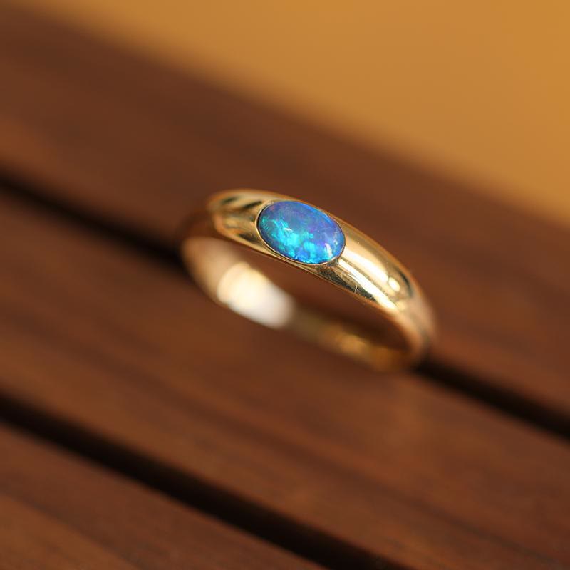 Olivenorma Ovaler Blauer Opal Einfacher Retro Goldener Ring 