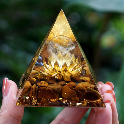 Olivenorma Klarer Kristall Tigerauge Lotus-Symbol Orgone Pyramide