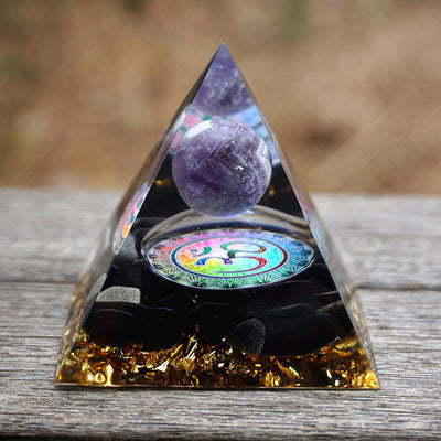 Olivenorma Naturamethyst mit Obsidian OM-Symbol Orgon-Pyramide