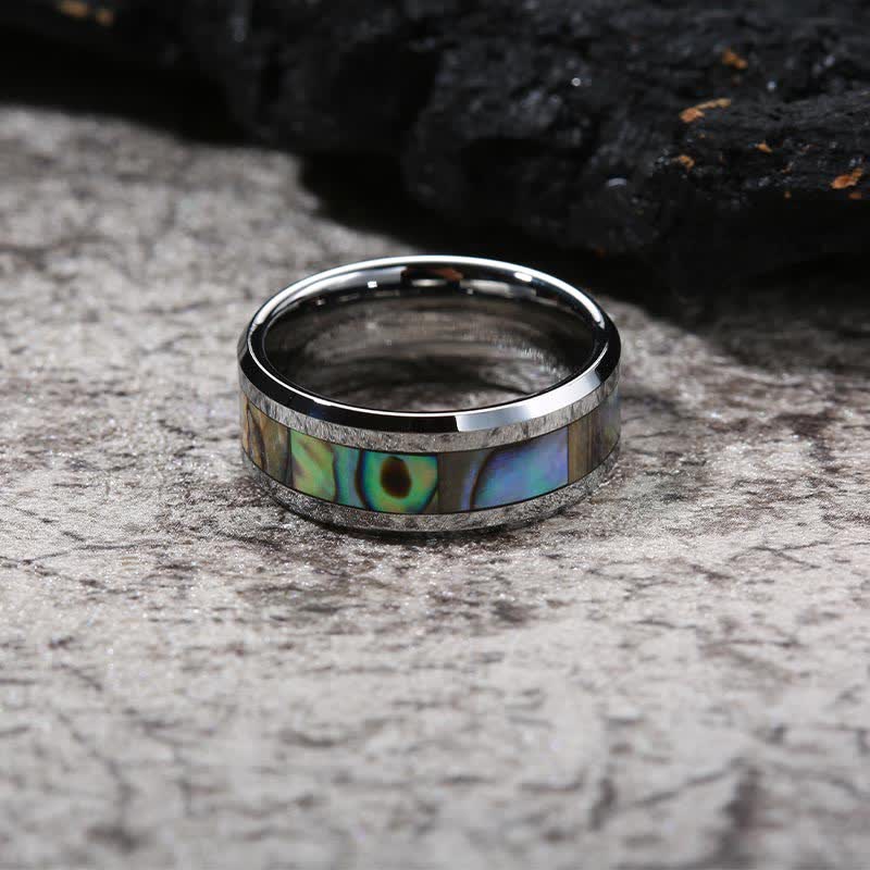 Olivenorma Koa Wood und Abalone Shell Wolframkarbid Ring