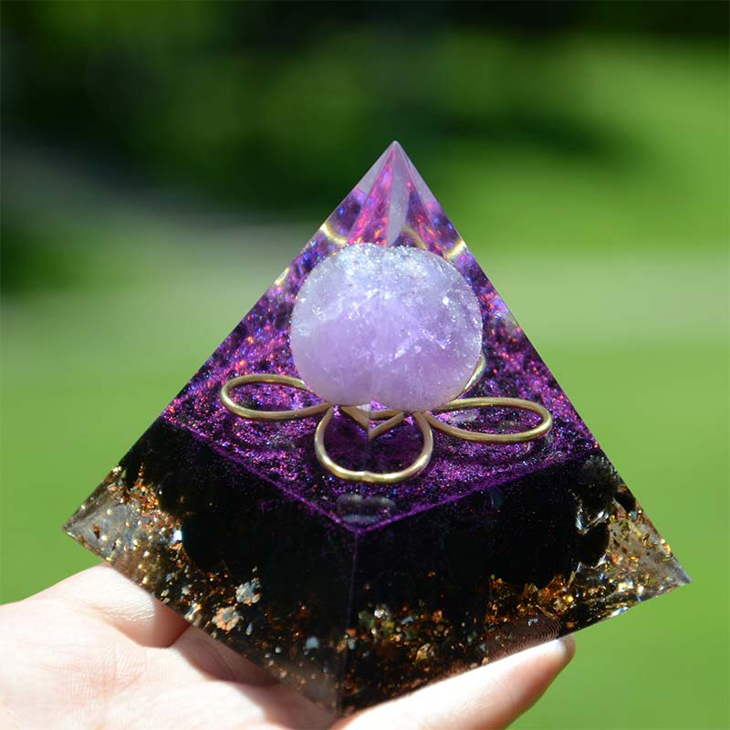 Amethyst-Kugel mit Obsidian-Orgon-Pyramide 