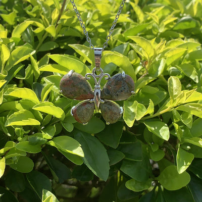 Olivenorma Schmetterlingshalskette aus natürlichen Kristall-Edelsteinen 