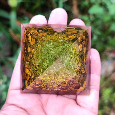 Olivenorma Tigerauge mit Peridot Lebensbaum Orgon Pyramide 