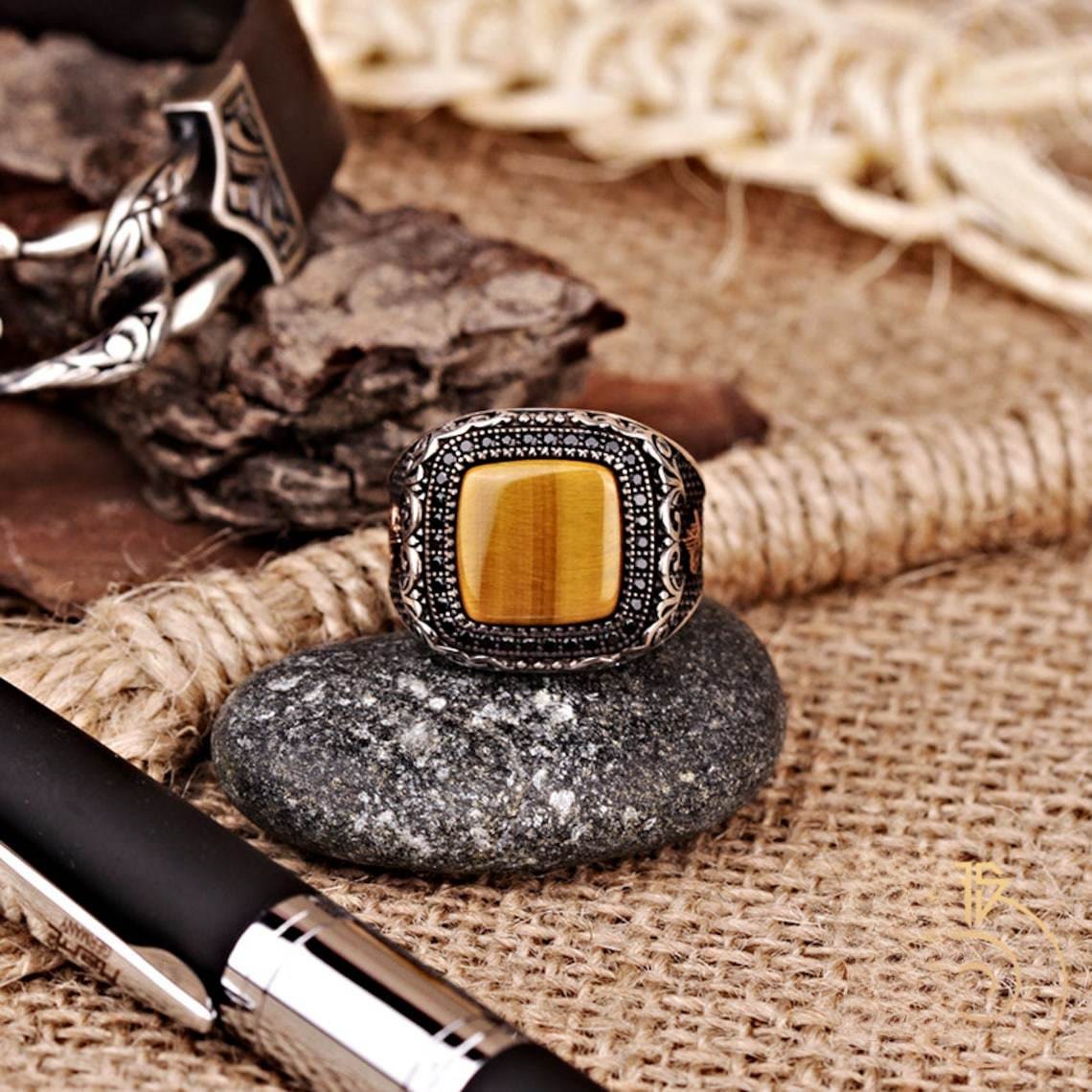 Olivenorma Metal Engraved Tiger Eye Herrenring