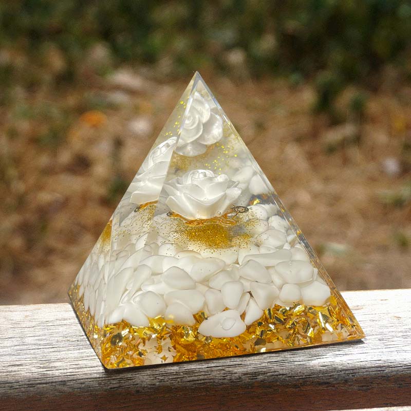 Olivenorma Natürliche Weiße Jade Heilende Orgon-Pyramide 