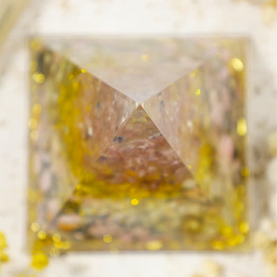 Olivenorma Erdbeerquarz mit Rhodonit Baum des Lebens Orgone Pyramide