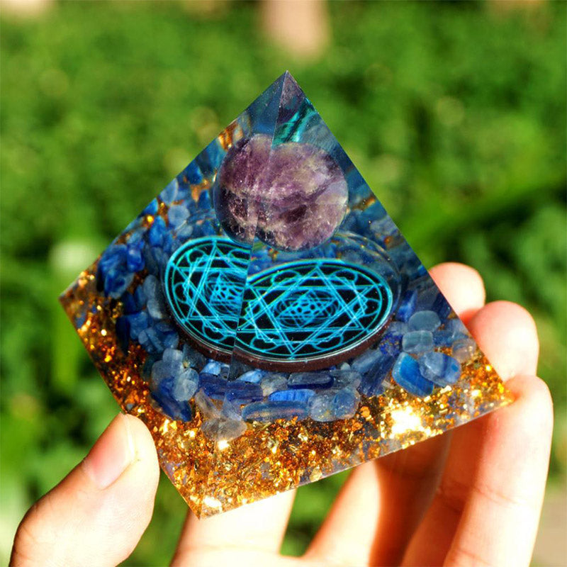 Amethyst mit Kyanite natürliche Orgon Pyramide