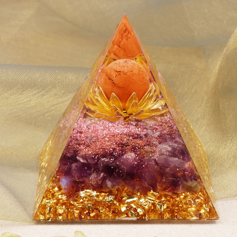 Olivenorma Sonnenstein Kugel mit Amethyst-Orgonpyramide