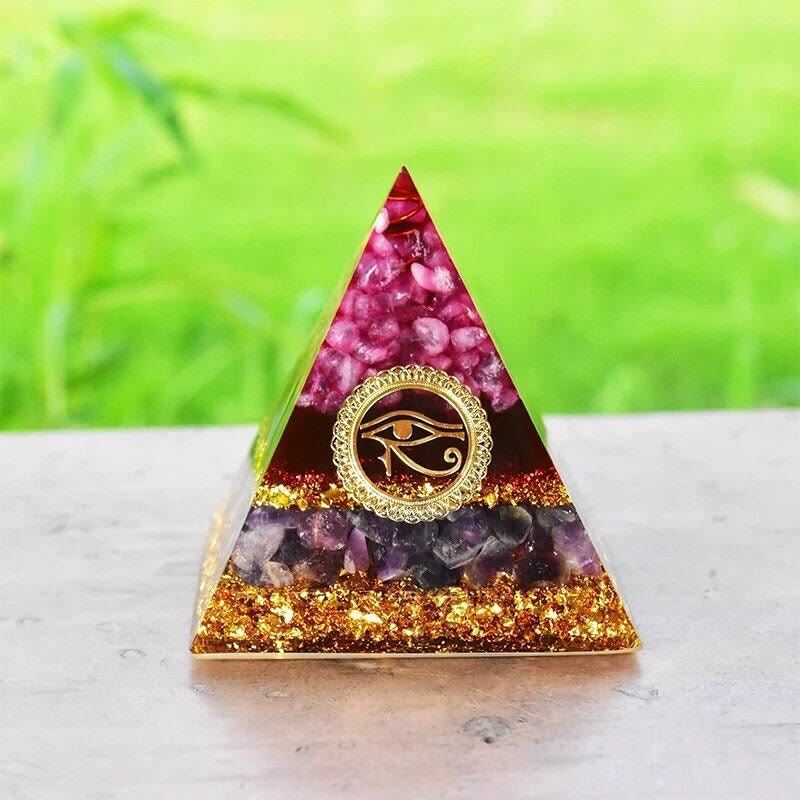 Olivenorma Pink Crystal Amethyst Auge des Horus Orgonpyramide