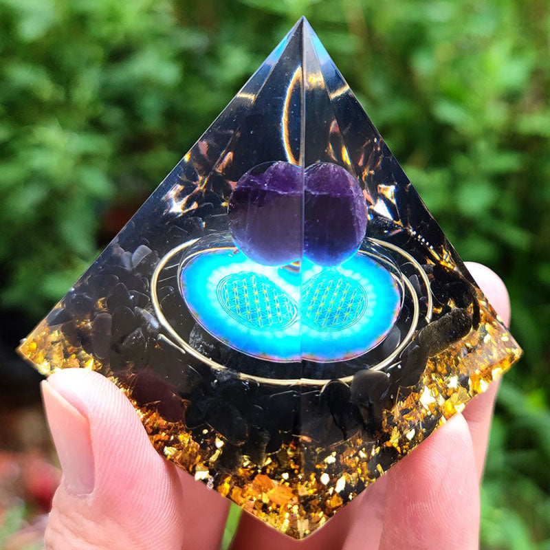 Olivenorma Amethyst Kristallkugel mit Obsidian-Orgon-Pyramide