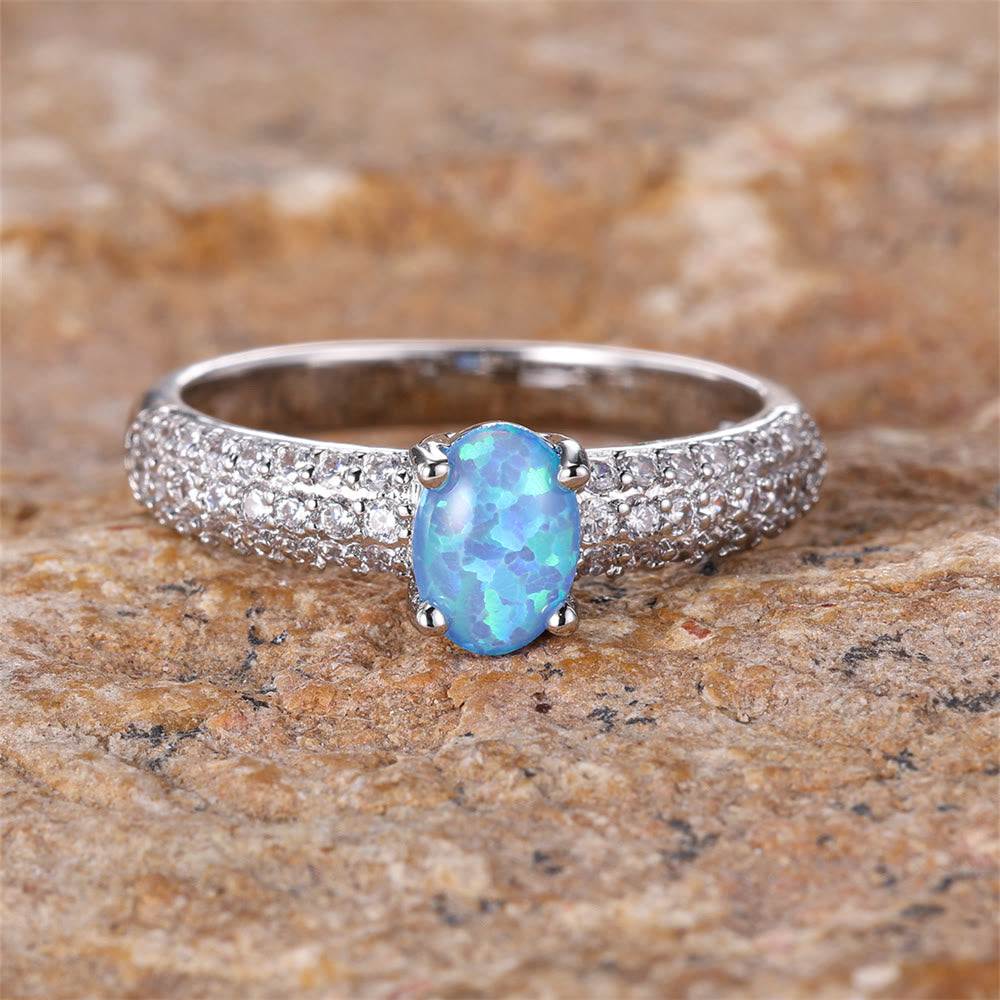 Olivenorma "Glänzende Eleganz" Runder Opal Zirkon Rand Ring