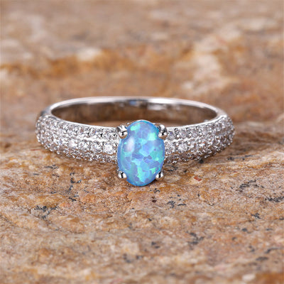 Olivenorma "Glänzende Eleganz" Runder Opal Zirkon Rand Ring