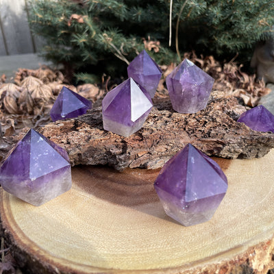 Olivenorma Amethyst Turmspitze Große klobige Obelisk Edelsteindekoration