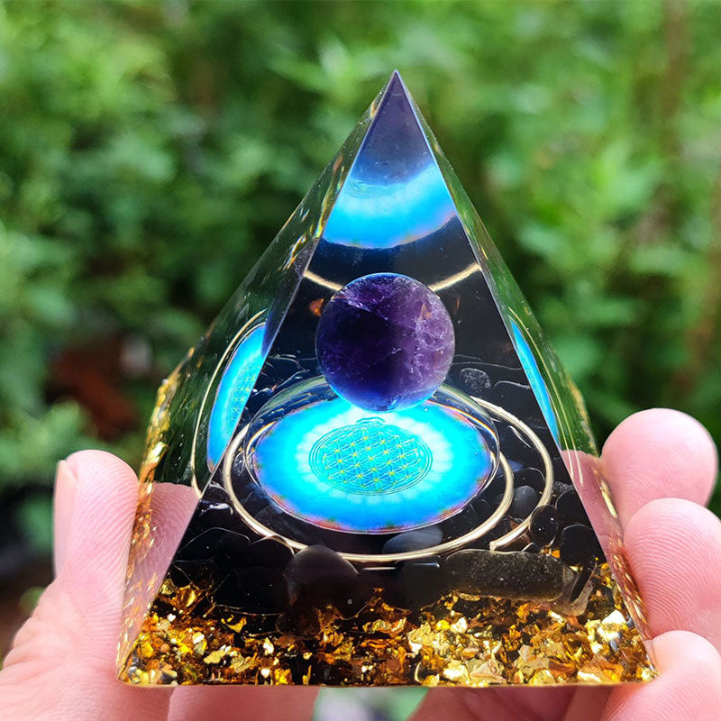 Olivenorma Amethyst Kristallkugel mit Obsidian-Orgon-Pyramide