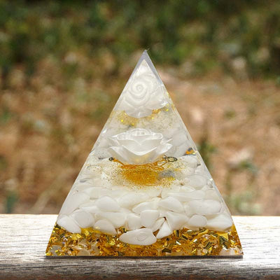 Olivenorma Natürliche Weiße Jade Heilende Orgon-Pyramide 