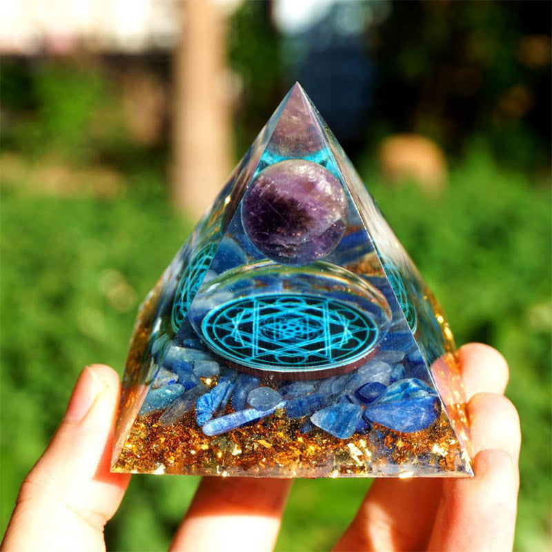 Amethyst mit Kyanite natürliche Orgon Pyramide