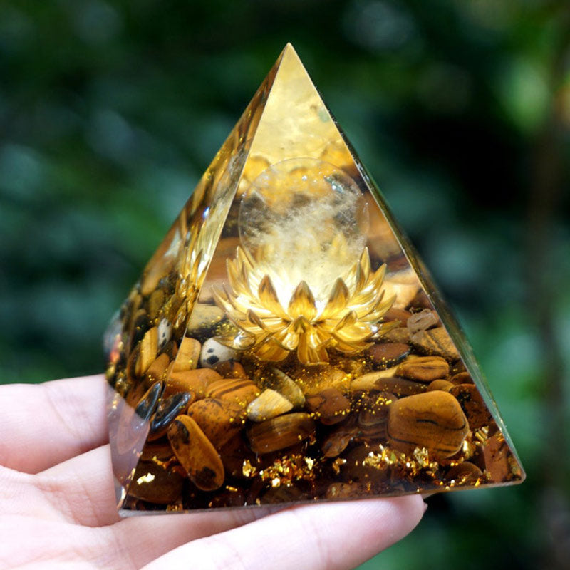 Olivenorma Klarer Kristall Tigerauge Lotus-Symbol Orgone Pyramide