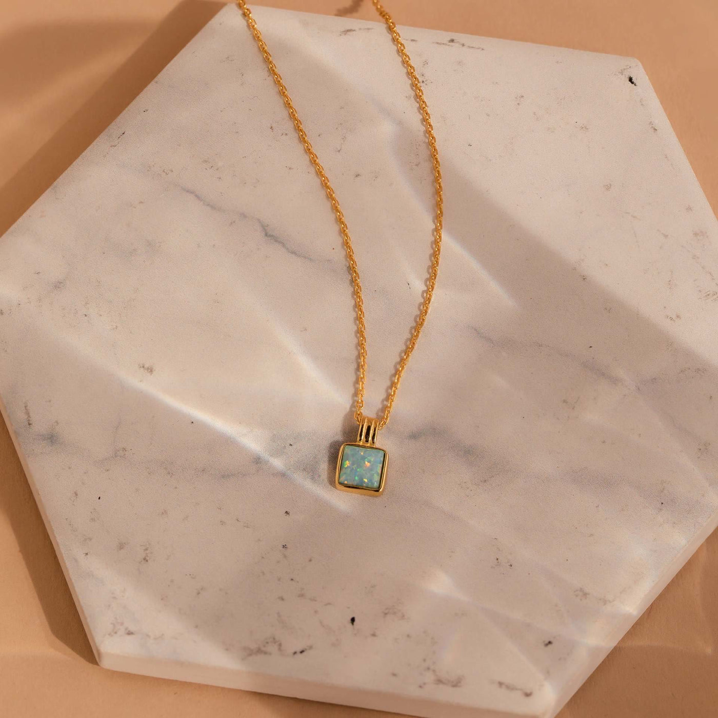 Olivenorma Bunte Opal Liebe Quadratische Anhänger 18k Gold Halskette