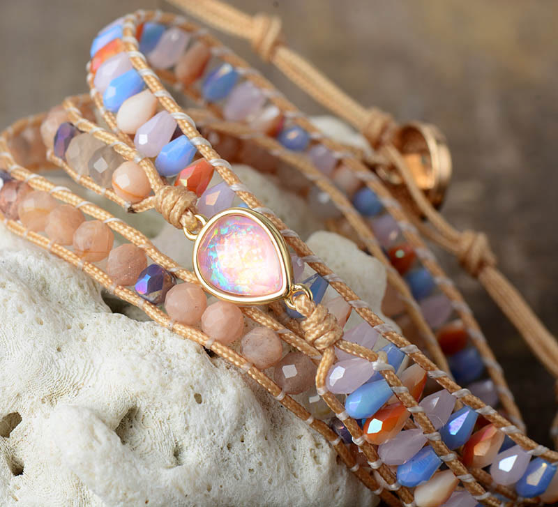 WICKELARMBAND AUS SONNENSTEIN UND OPAL