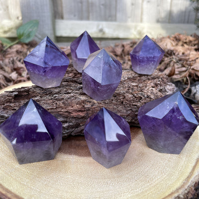 Olivenorma Amethyst Turmspitze Große klobige Obelisk Edelsteindekoration