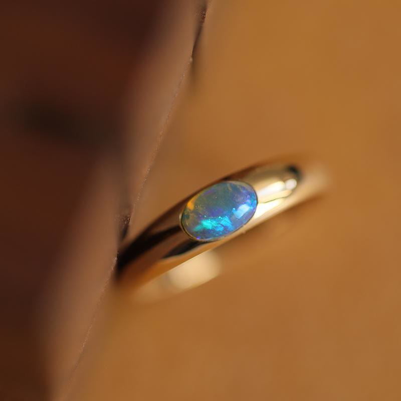 Olivenorma Ovaler Blauer Opal Einfacher Retro Goldener Ring 